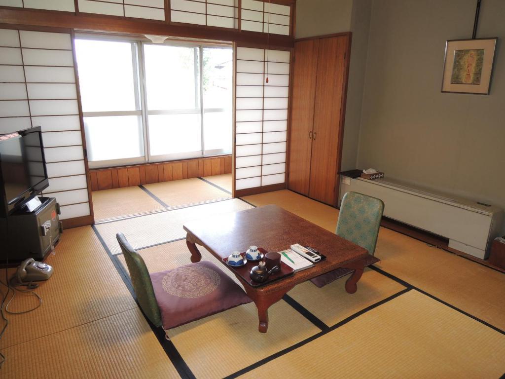 Shimaya Yamanouchi  Zimmer foto